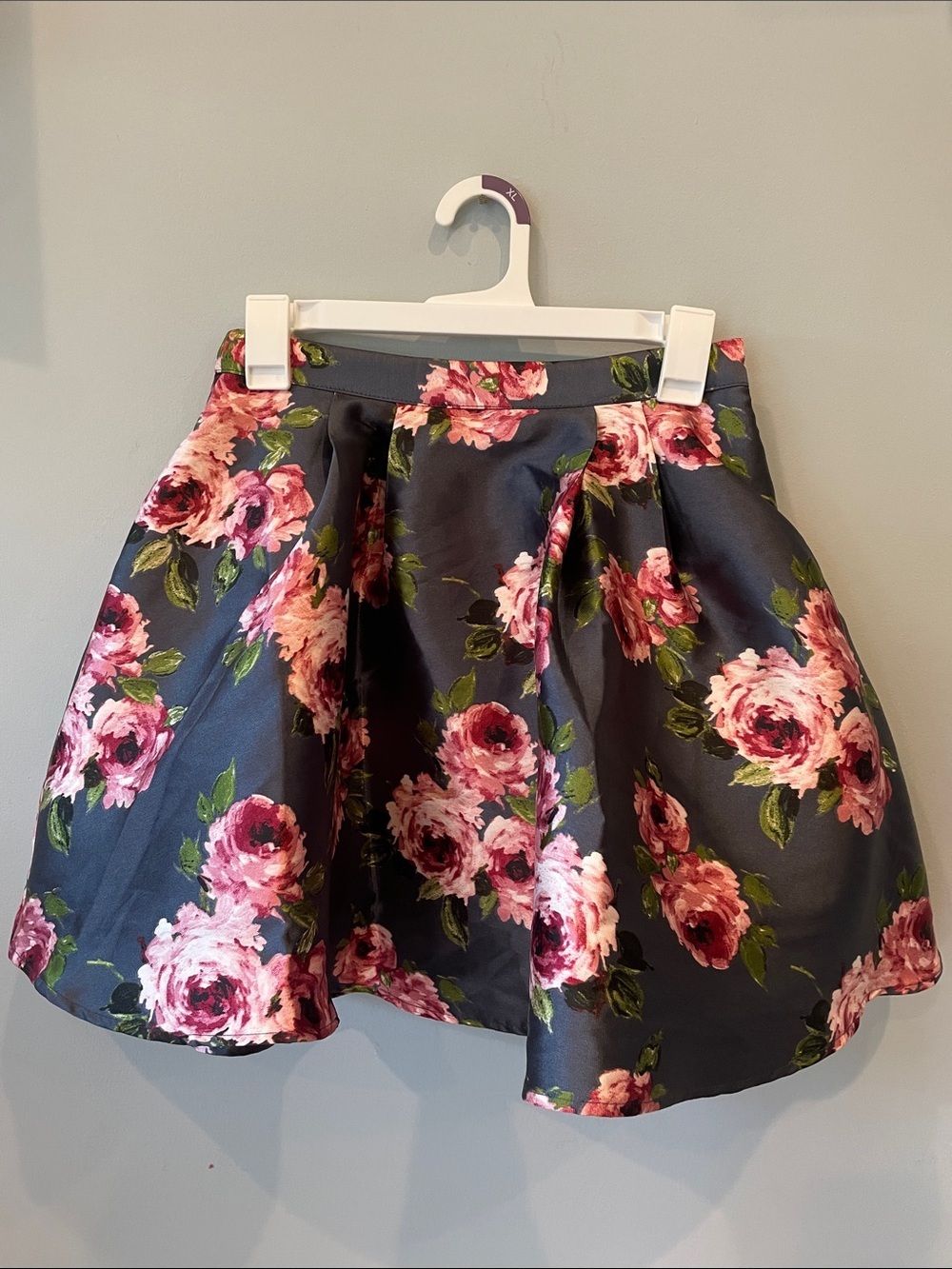 Gray with pink flowers flower mini skirt like new